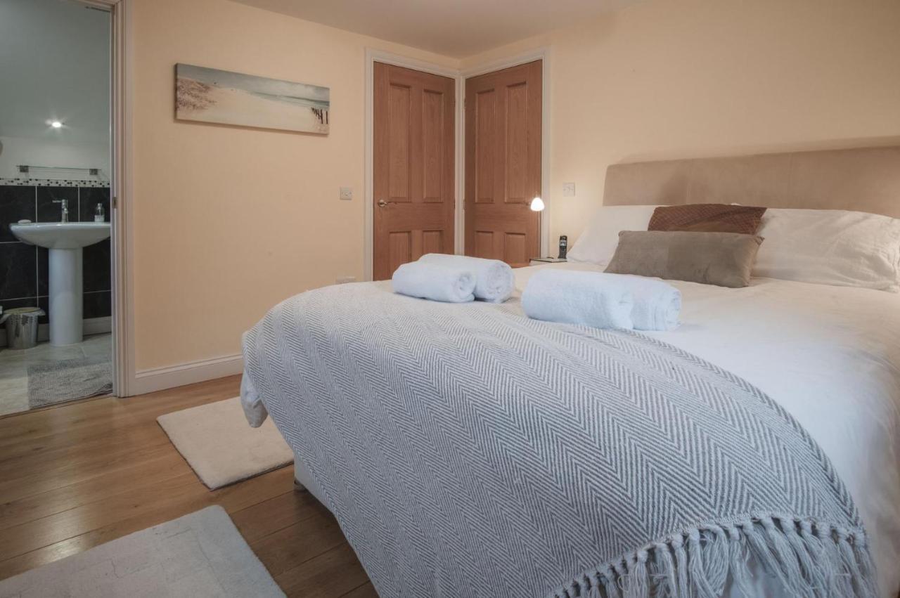 Llais Afon - 3 Bedroom Holiday Home - Фишгард Екстериор снимка