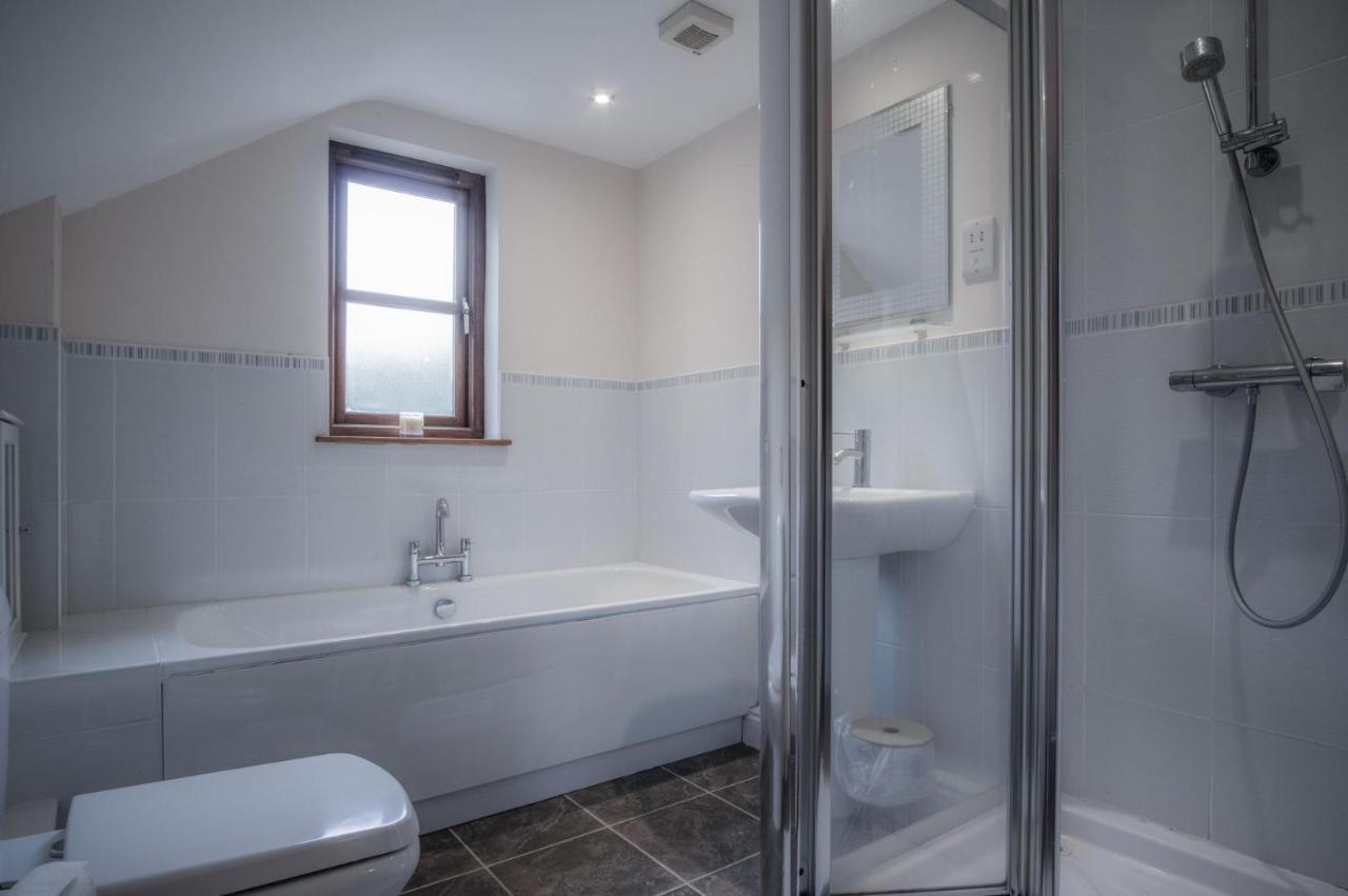 Llais Afon - 3 Bedroom Holiday Home - Фишгард Екстериор снимка