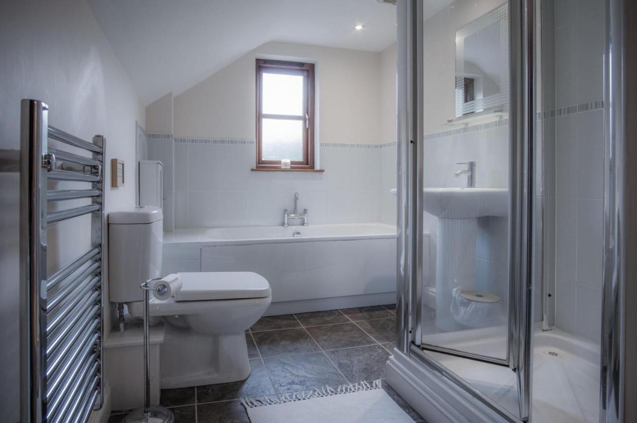 Llais Afon - 3 Bedroom Holiday Home - Фишгард Екстериор снимка